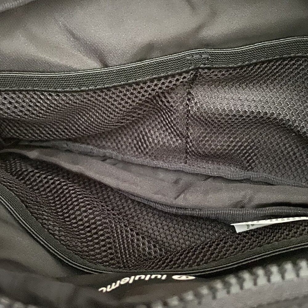Lululemon Everywhere Belt Bag 1L NWT - Picture 6 of 13